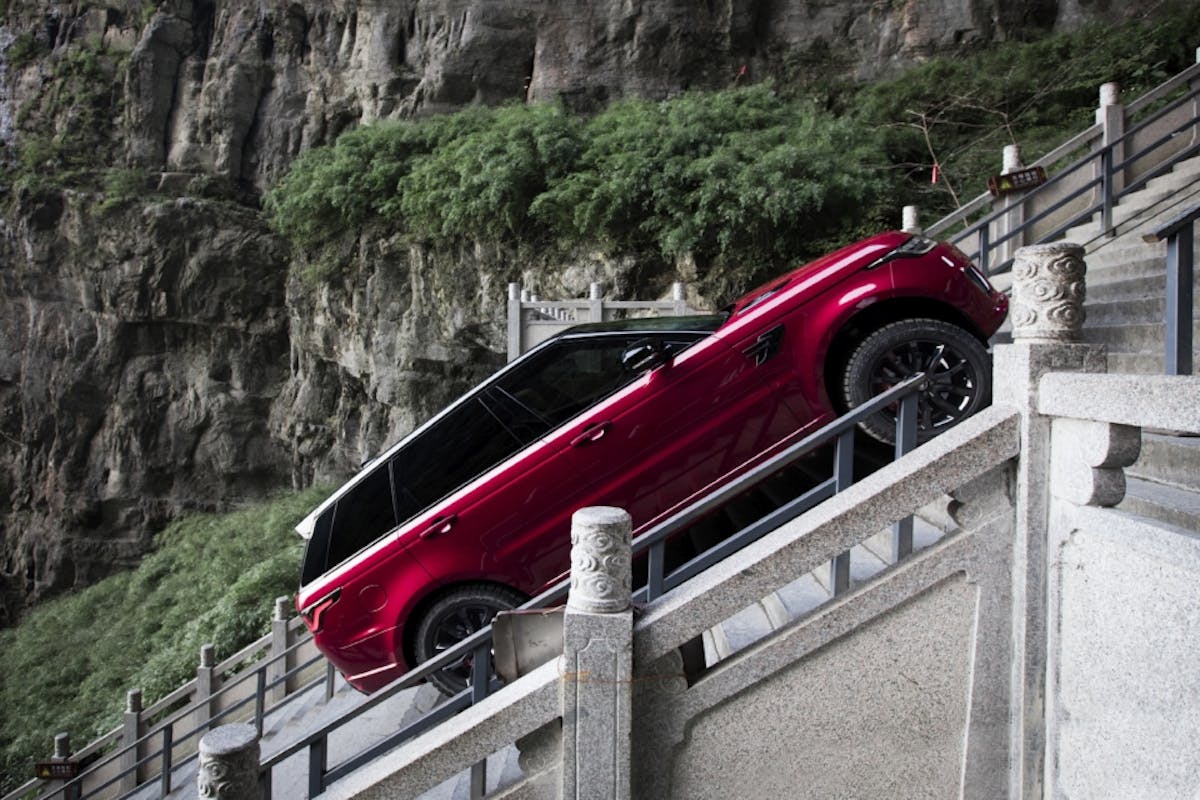 offroadxtreme.com Range Rover PHEV Climbs to Heaven's Gate