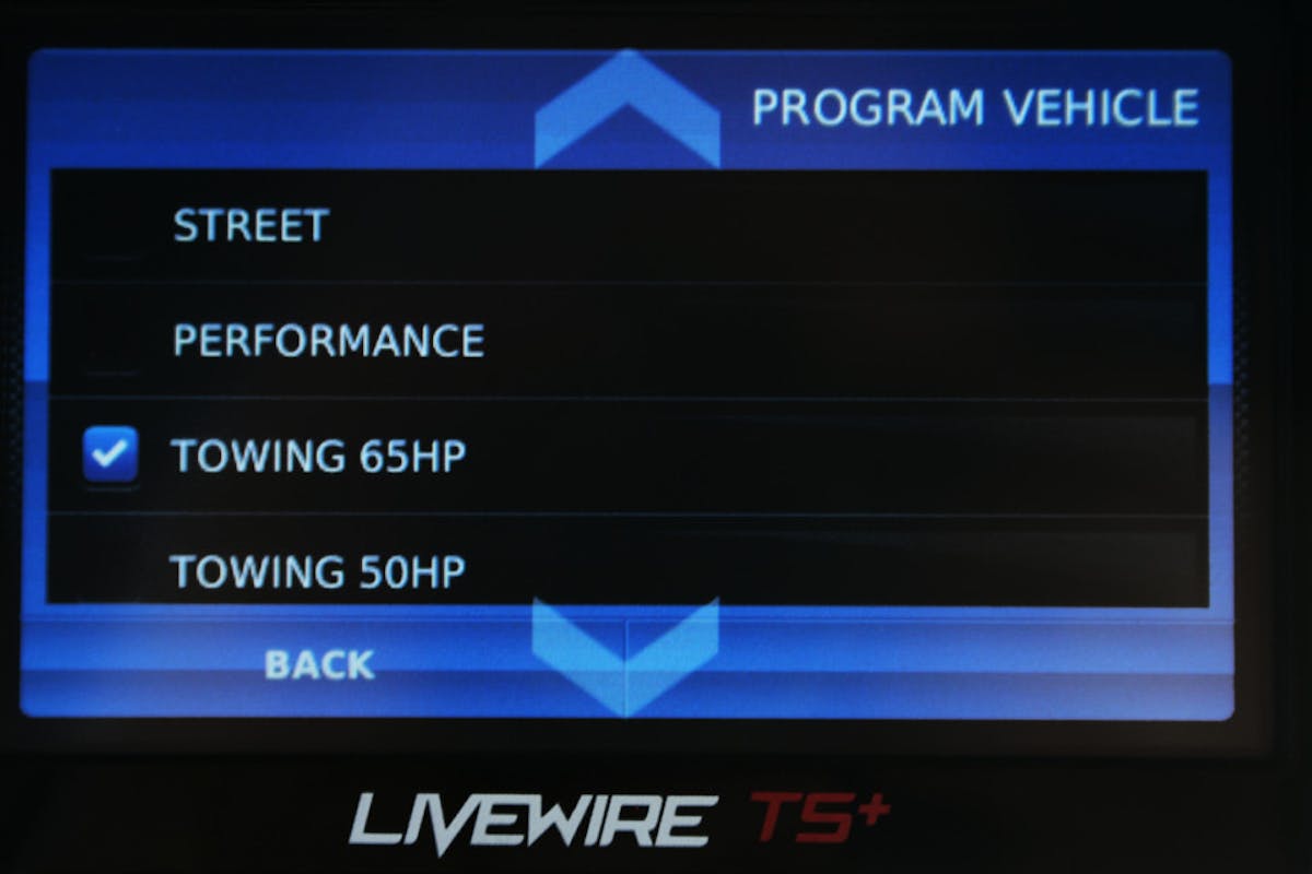 SCT Livewire TS+ monitor screen showing the four tune options: street, performance, tow 65 hp and tow 50 hp