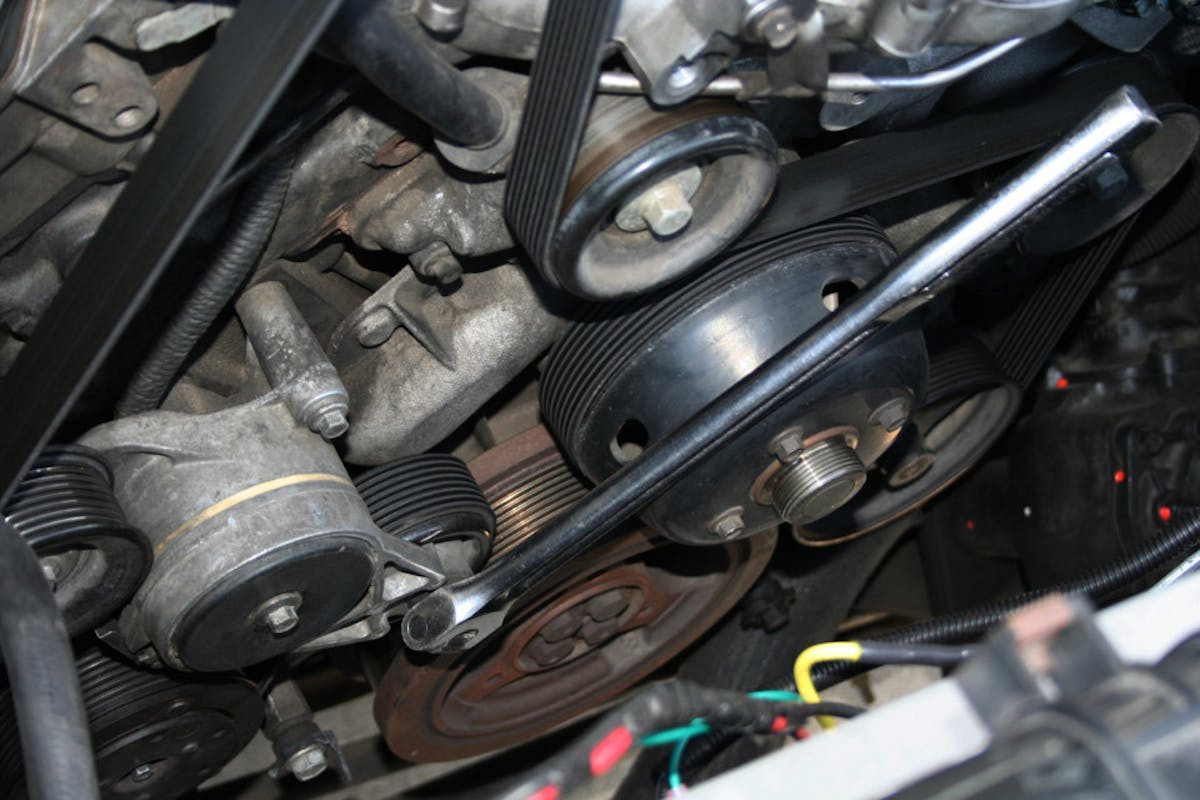 image of breaker bar on 6.0-liter diesel belt tensioner