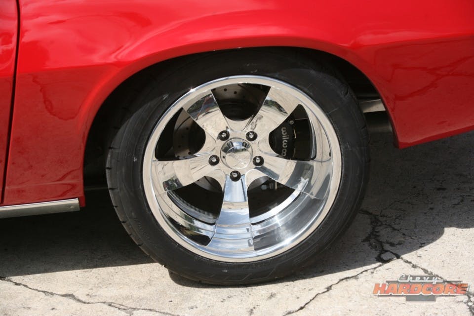 Chevrolet Camaro Z28 tires