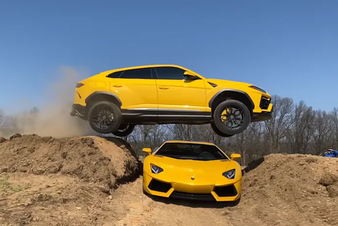 Jumps Lamborghini Urus Jumps Lamborghini Urus