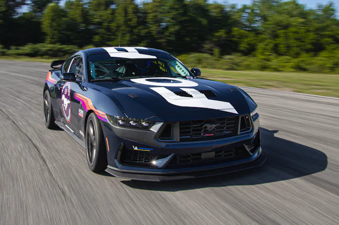 Mustang Dark Horse R