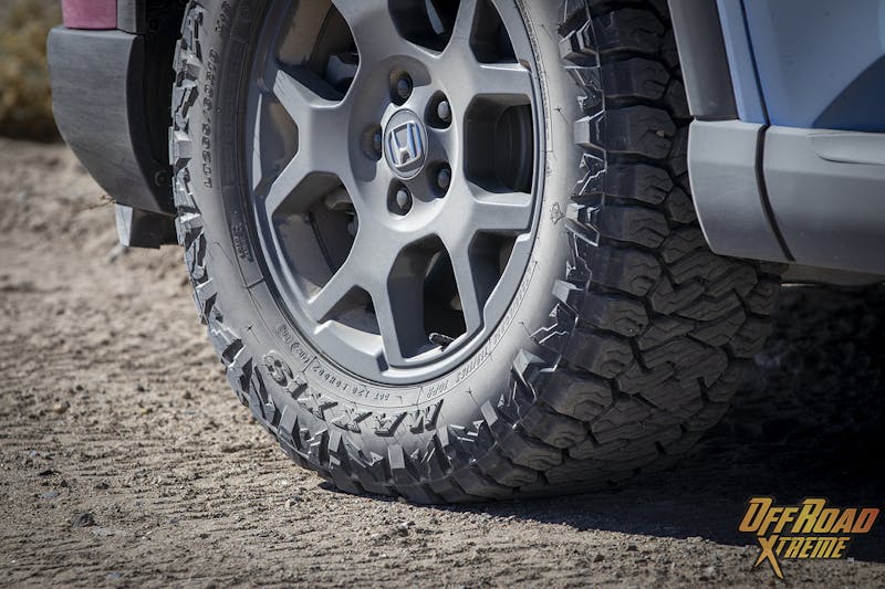 heavy-duty 265/60 R18 Maxxis RAZR A/Ts