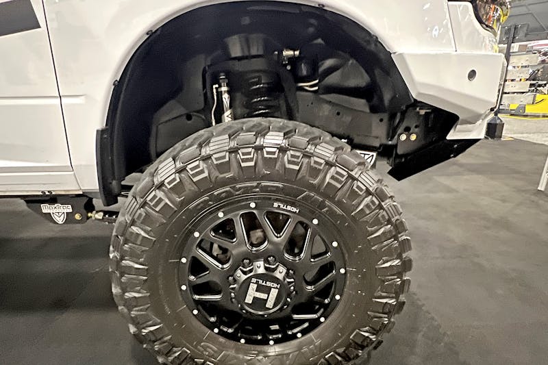 SEMA 2023: MaxTrac Suspension Launches Vulcan 2.0 Elite Shocks