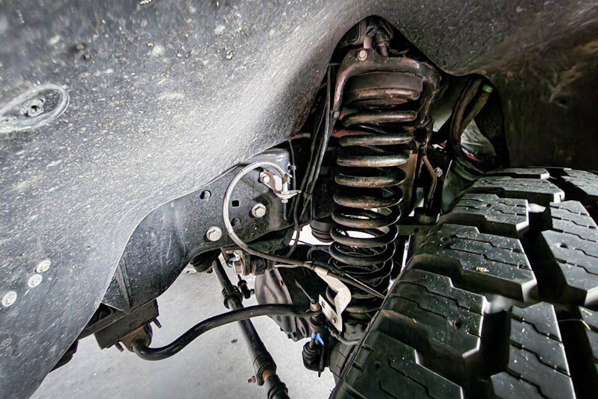 Front suspension of the AT44 XDS Ford F-350 6x6