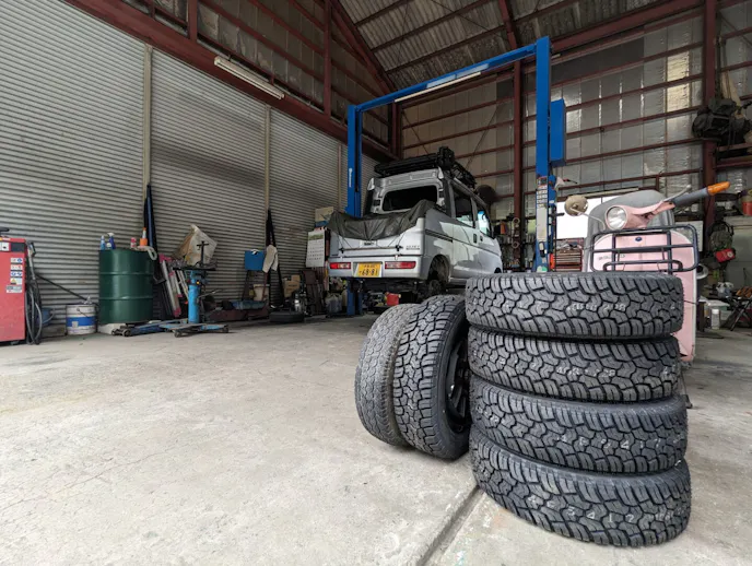 Daihatsu Deck Van Lifted