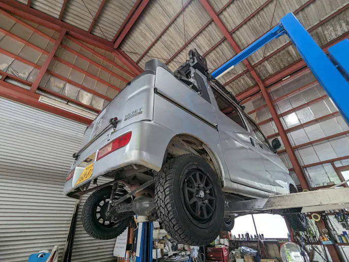 Daihatsu Deck Van Lifted