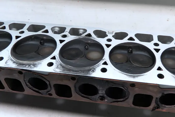 Newcomer Racing-modified Edelbrock Jeep 4.0-liter cylinder head