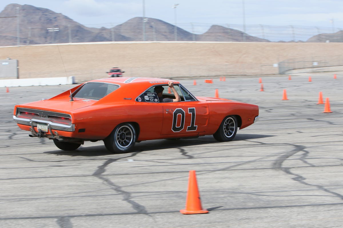 2024-muscle-cars-at-the-strip-general-lee