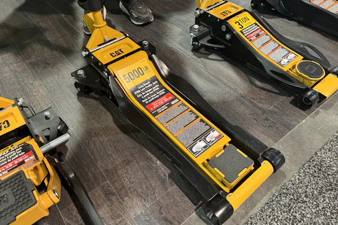 CAT 5000lb low profile jack top front view