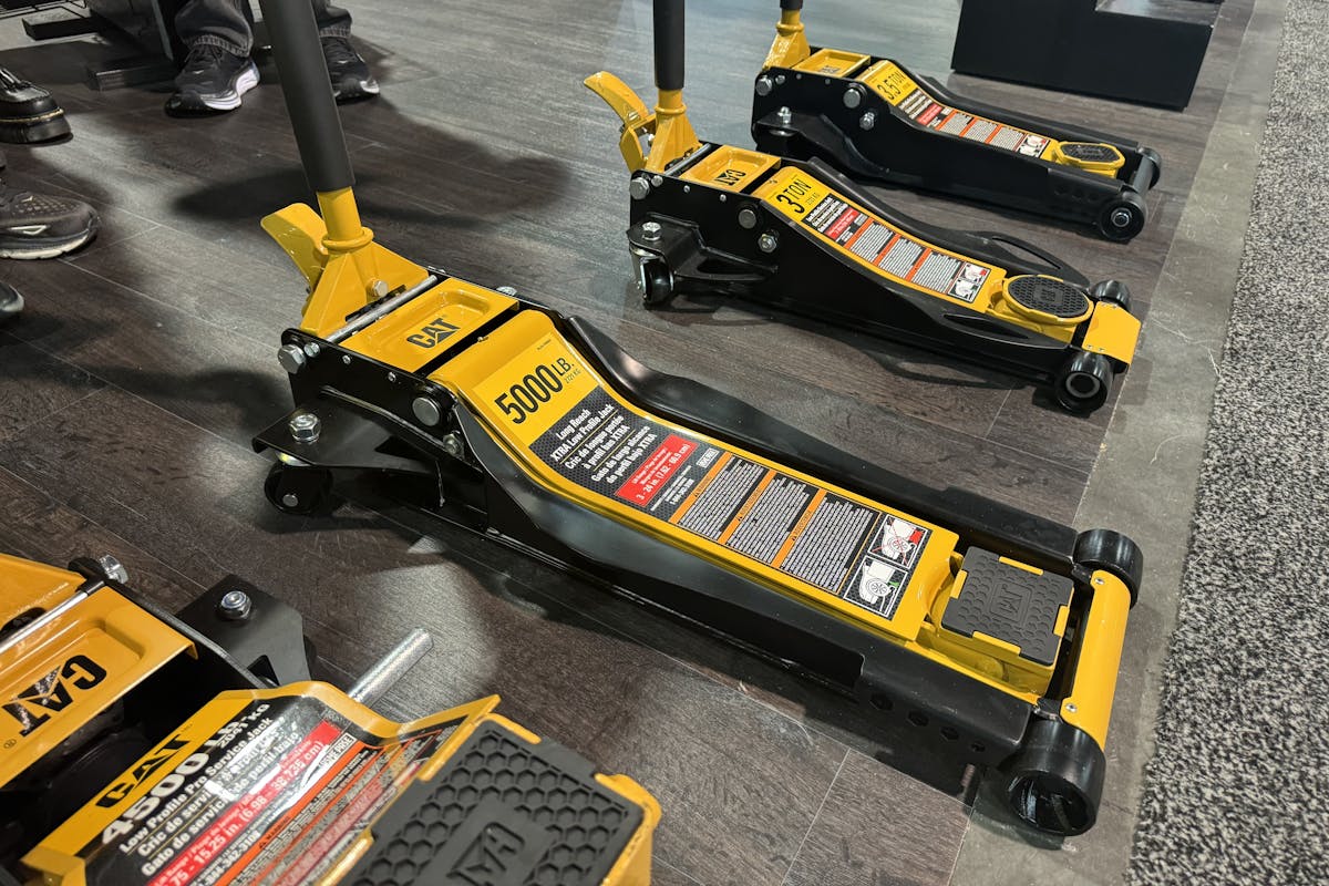 CAT 5000lb low profile jack top side view