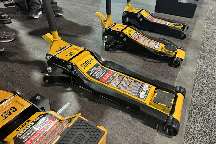 CAT 5000lb low profile jack top side view