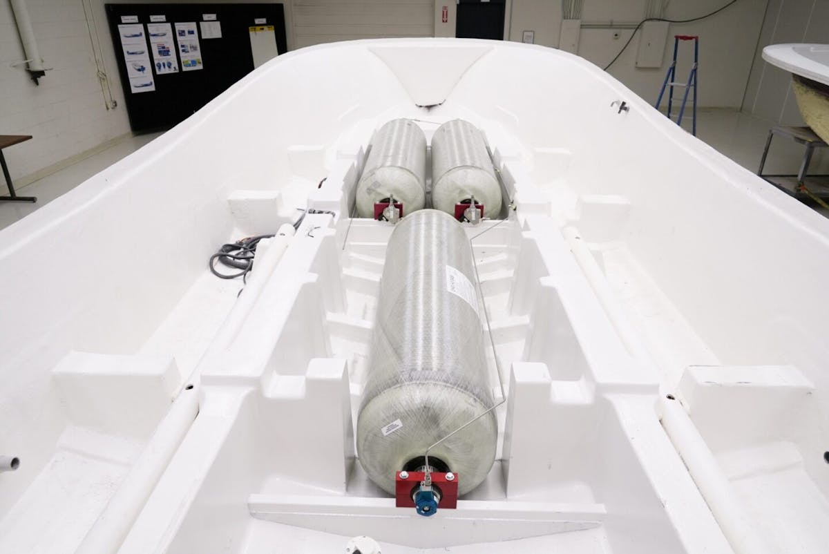 hydrogen fuel tanks for yamaha hydrogen cumbustion outboard engine