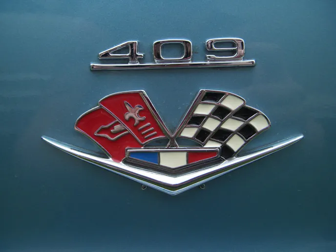 Chevrolet 409 emblem