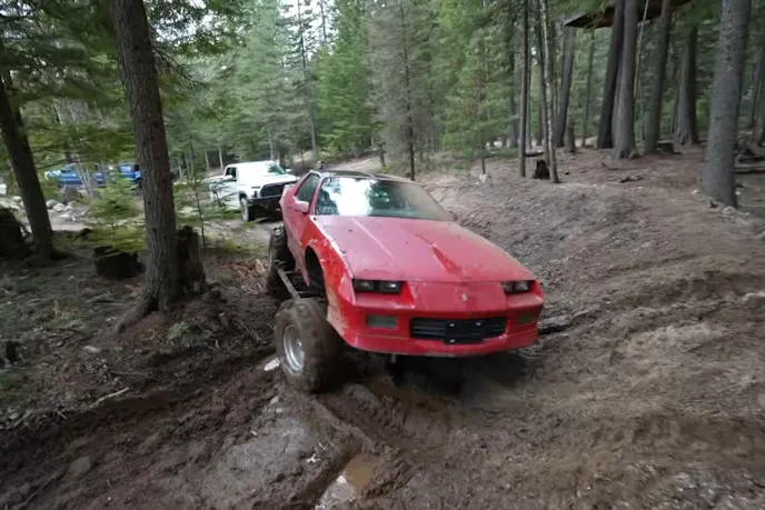 4x4 '80s Camaro Chevrolet on Mud 2