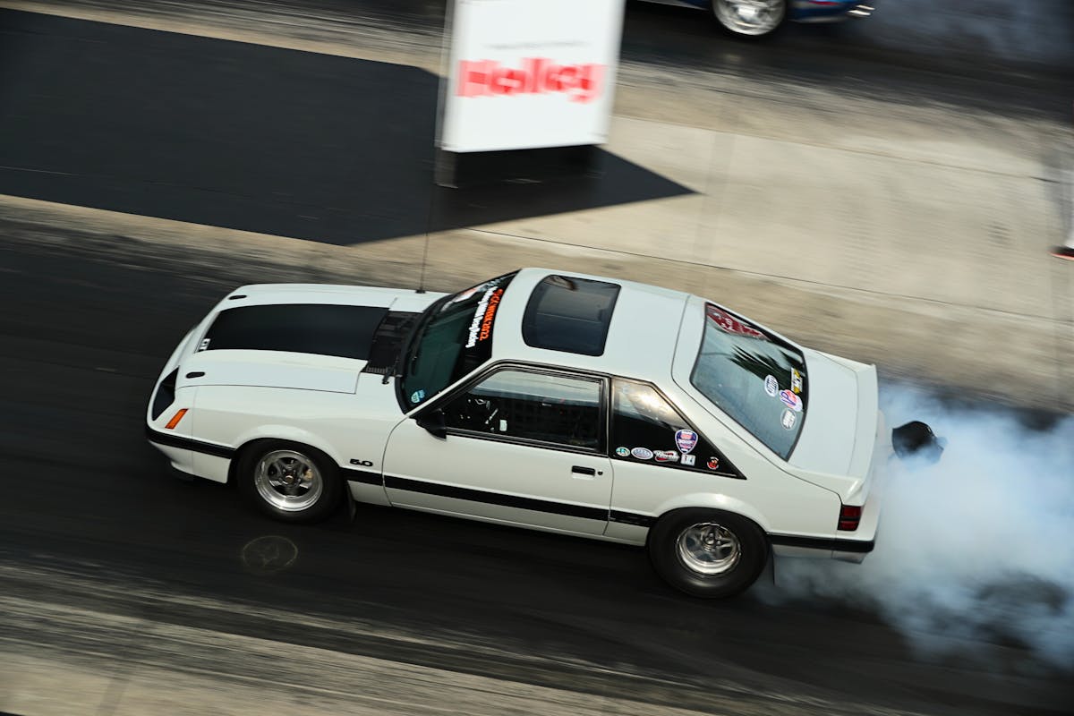 drag and drive Mustang