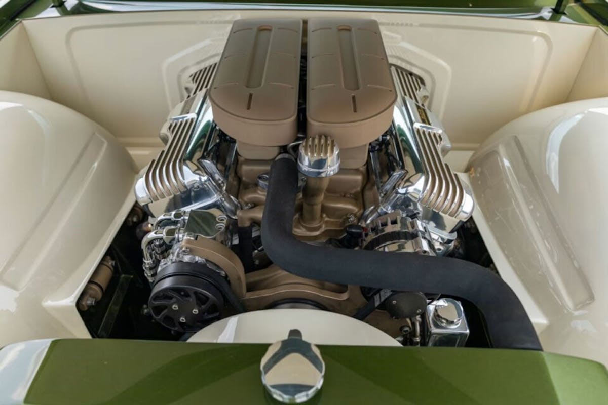 509-cubic-inch W-head V8