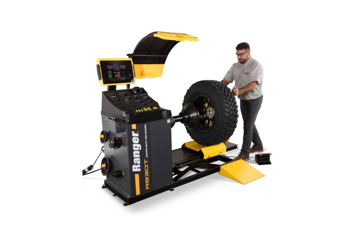 Ranger RB30T Wheel Balancer in Use