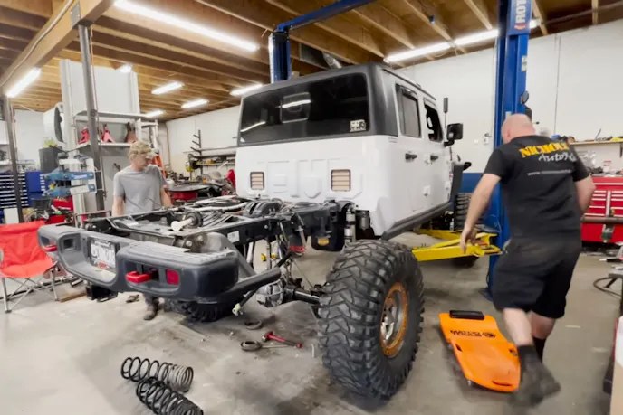 Jeep Gladiator with Dana Ultimate 60 axle (2)