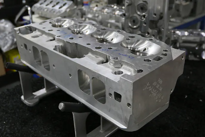 EngineLabs Giveaway Edelbrock DR-17 cylinder heads