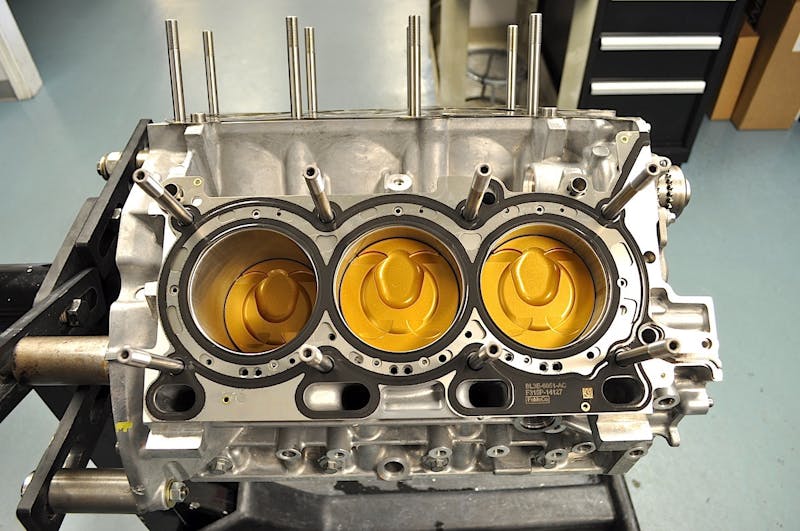 Shortblock with Head Studs and Gaskets (17)