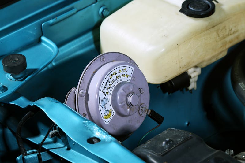 car-feature-when-a-turquoise-road-runner-is-your-best-option-0032