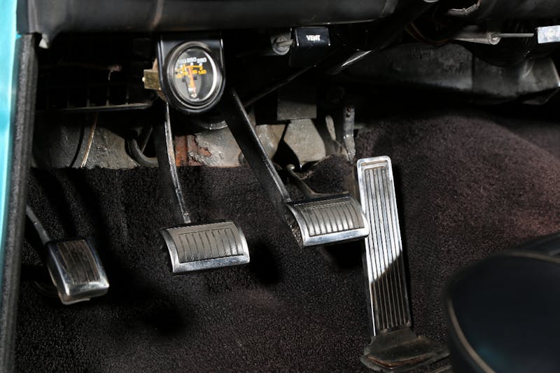 car-feature-when-a-turquoise-road-runner-is-your-best-option-0046