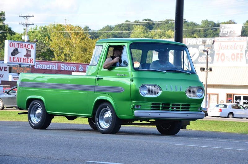 cruisin-the-strip-ford-style-in-pigeon-forge-0022
