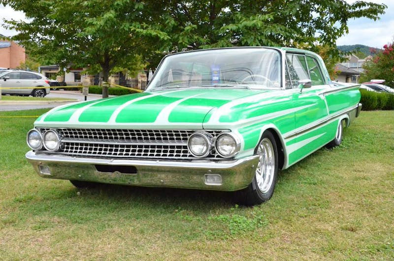 cruisin-the-strip-ford-style-in-pigeon-forge-0025