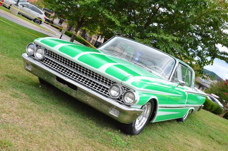 cruisin-the-strip-ford-style-in-pigeon-forge-0027