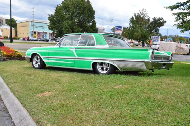 cruisin-the-strip-ford-style-in-pigeon-forge-0028
