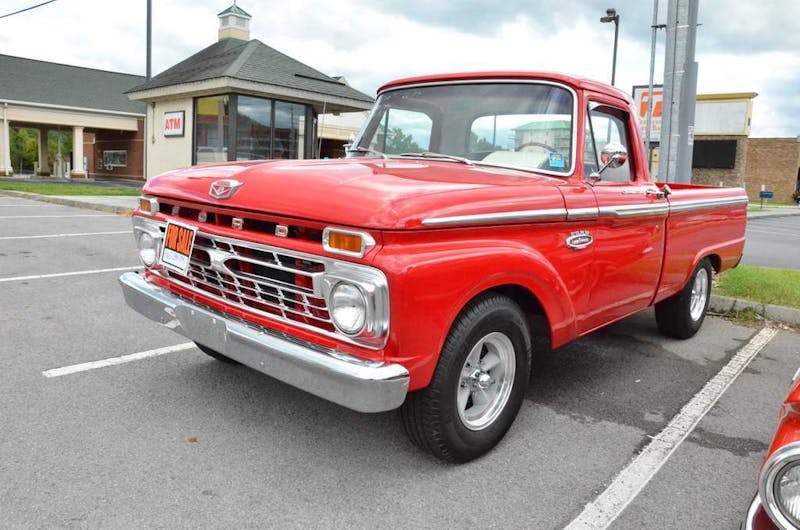 cruisin-the-strip-ford-style-in-pigeon-forge-0030