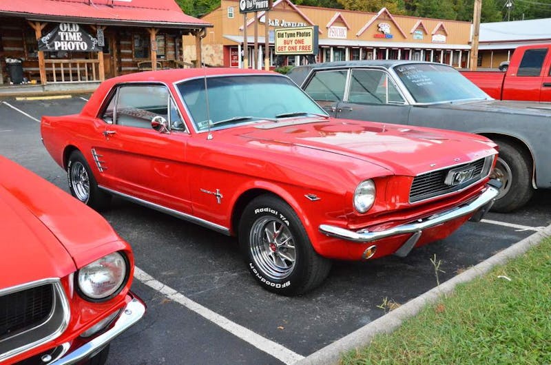 cruisin-the-strip-ford-style-in-pigeon-forge-0043