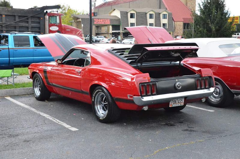 cruisin-the-strip-ford-style-in-pigeon-forge-0044