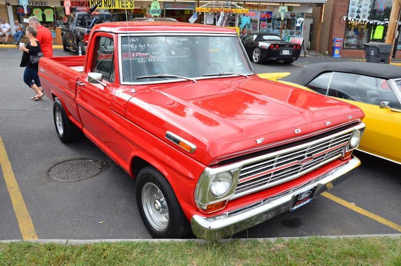 cruisin-the-strip-ford-style-in-pigeon-forge-0052