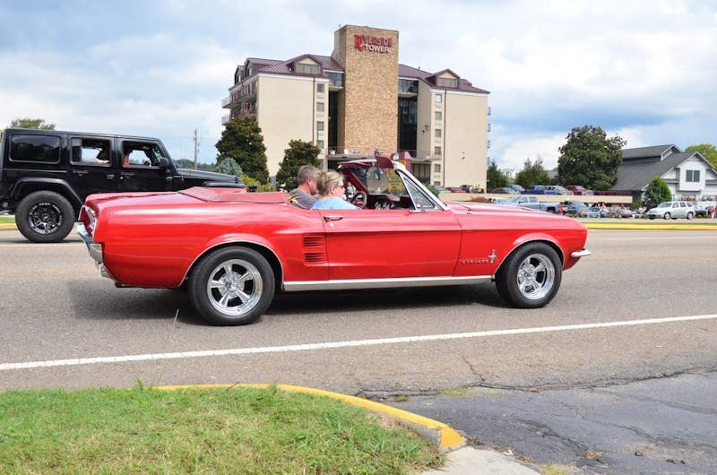 cruisin-the-strip-ford-style-in-pigeon-forge-0056