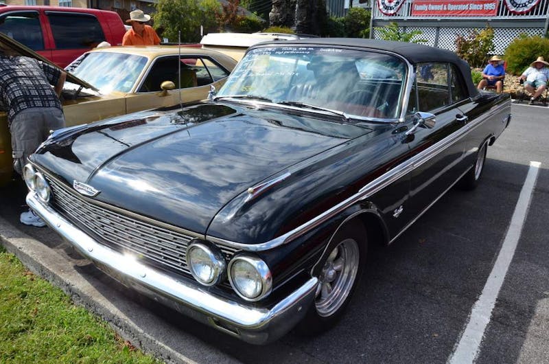 cruisin-the-strip-ford-style-in-pigeon-forge-0070