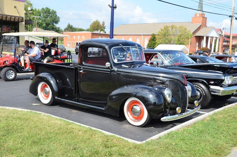 cruisin-the-strip-ford-style-in-pigeon-forge-0075