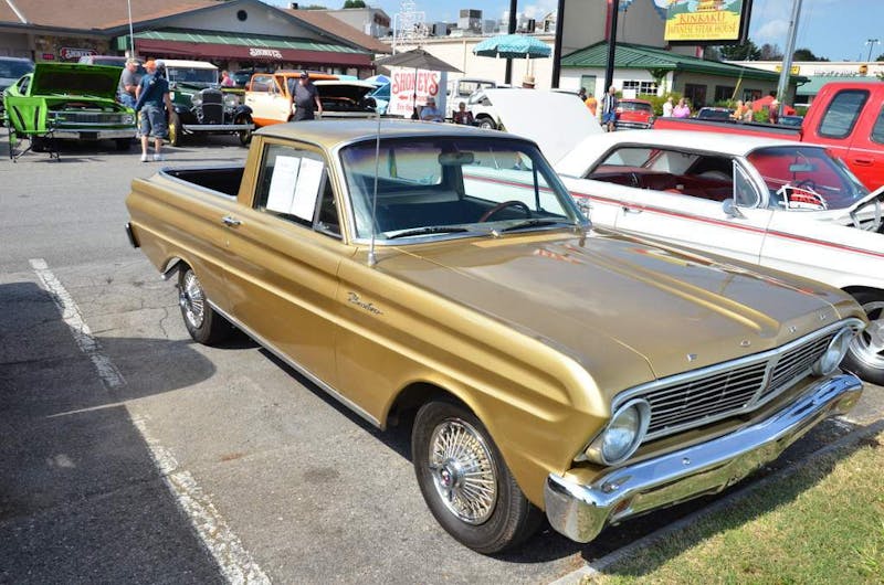 cruisin-the-strip-ford-style-in-pigeon-forge-0079