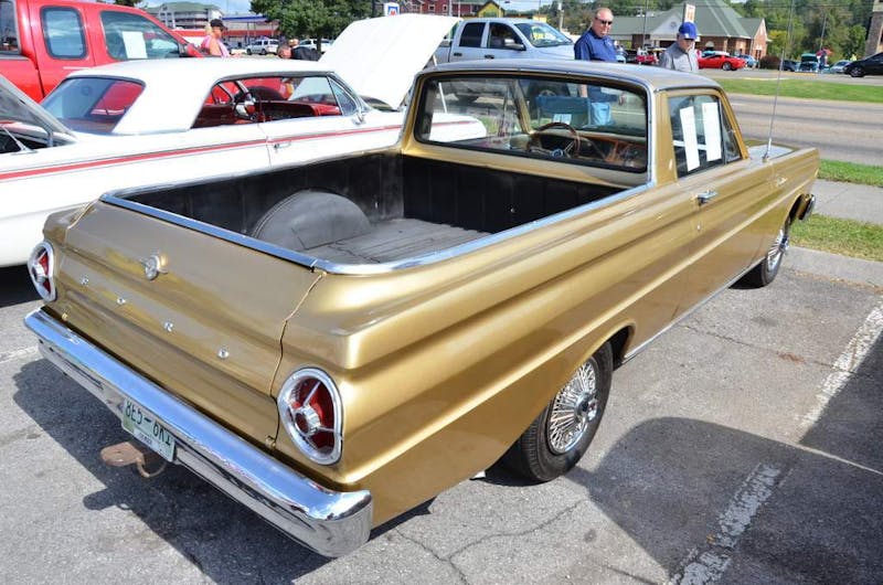 cruisin-the-strip-ford-style-in-pigeon-forge-0081