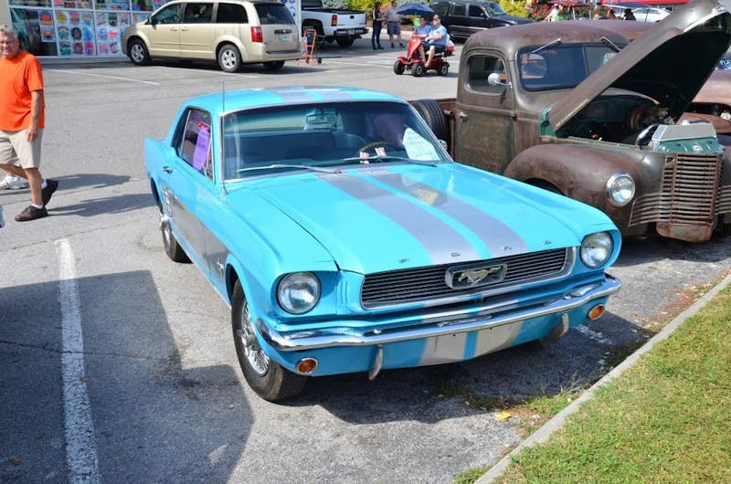 cruisin-the-strip-ford-style-in-pigeon-forge-0083