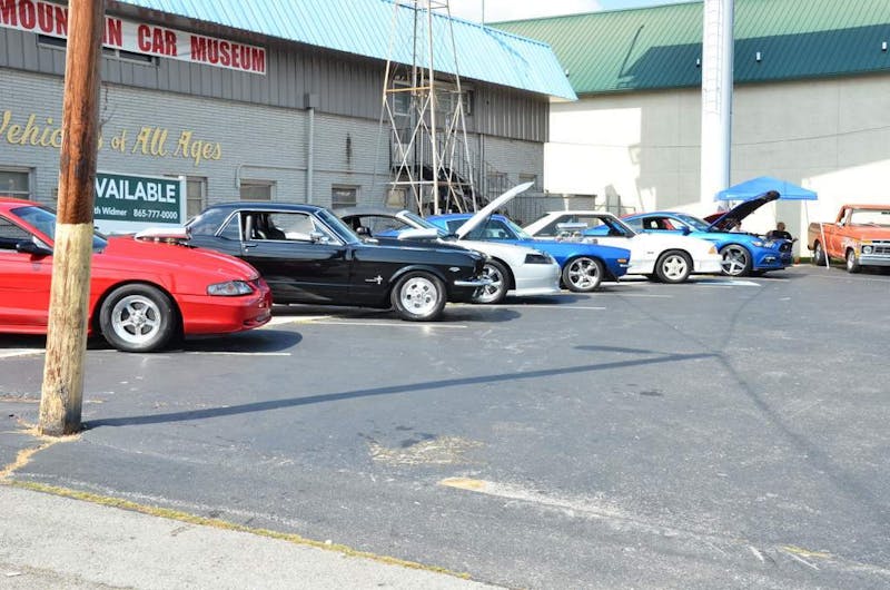 cruisin-the-strip-ford-style-in-pigeon-forge-0089