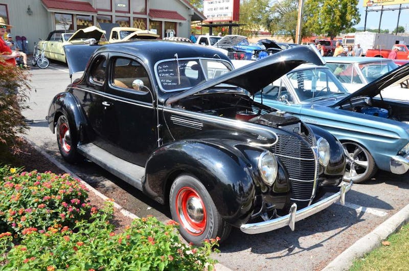 cruisin-the-strip-ford-style-in-pigeon-forge-0104