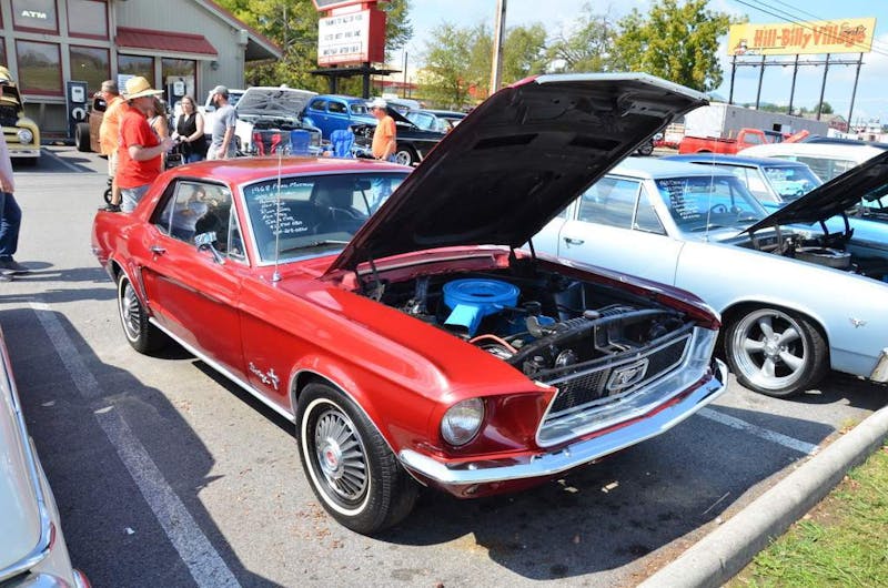 cruisin-the-strip-ford-style-in-pigeon-forge-0106