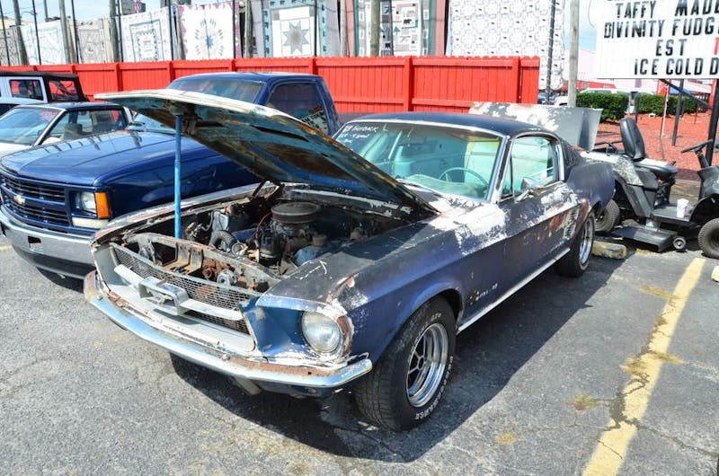 cruisin-the-strip-ford-style-in-pigeon-forge-0107