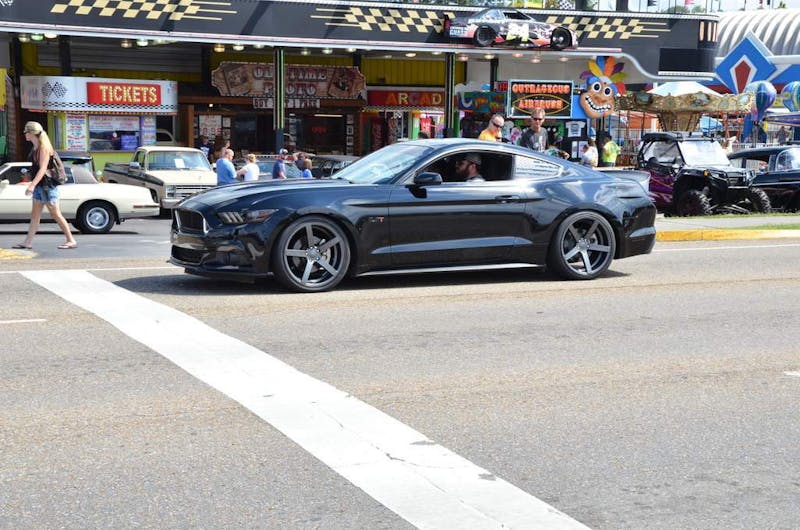 cruisin-the-strip-ford-style-in-pigeon-forge-0110