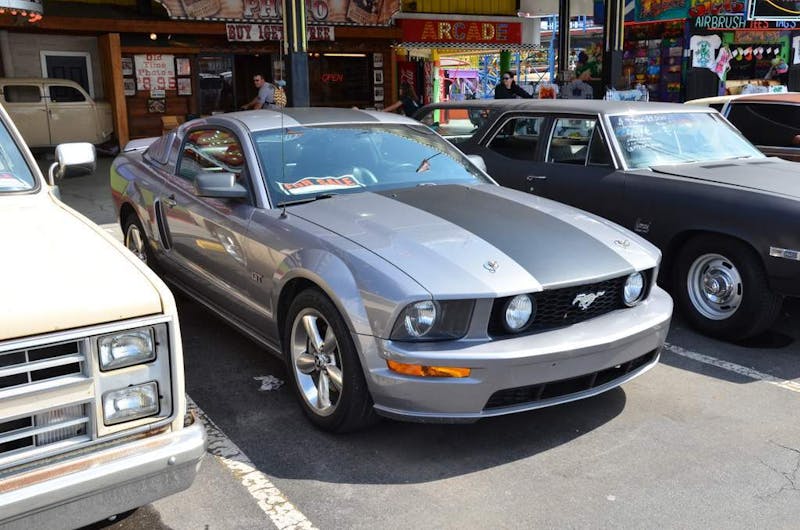 cruisin-the-strip-ford-style-in-pigeon-forge-0112