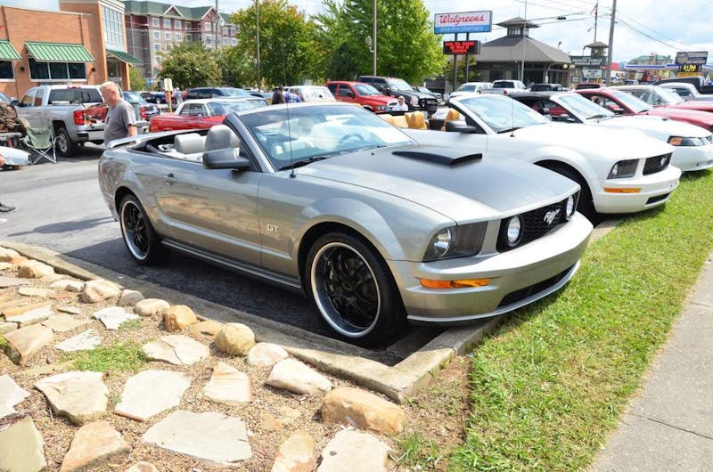 cruisin-the-strip-ford-style-in-pigeon-forge-0129