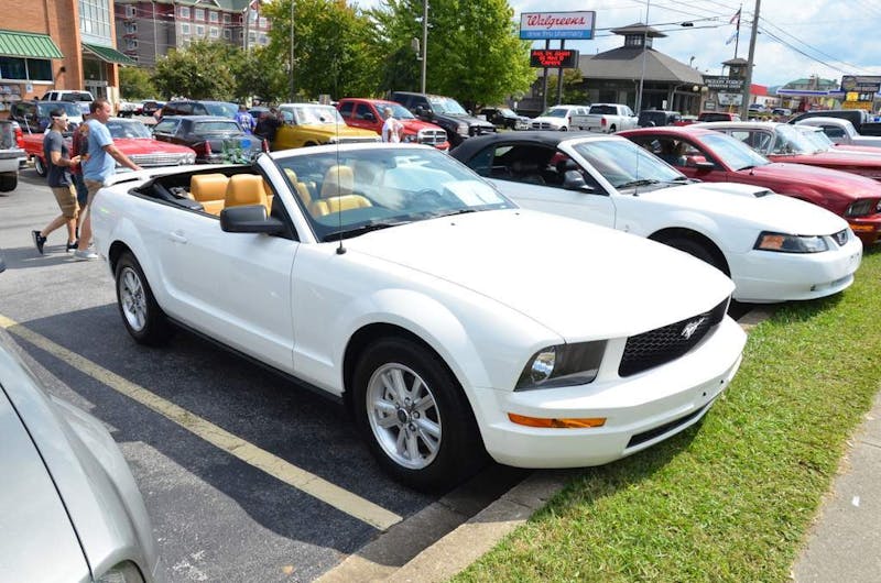 cruisin-the-strip-ford-style-in-pigeon-forge-0130