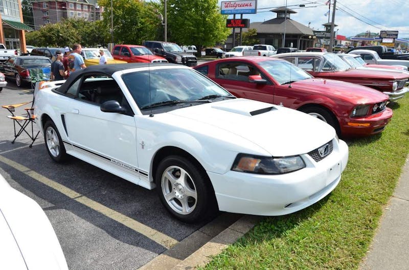 cruisin-the-strip-ford-style-in-pigeon-forge-0131